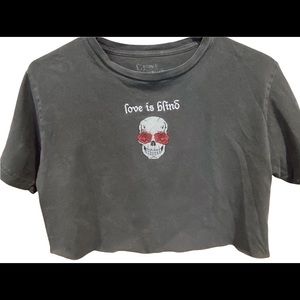 Love is blind Cropped Tee